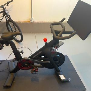 Peloton bike in great condition. Nothing wrong with it, just not being used.